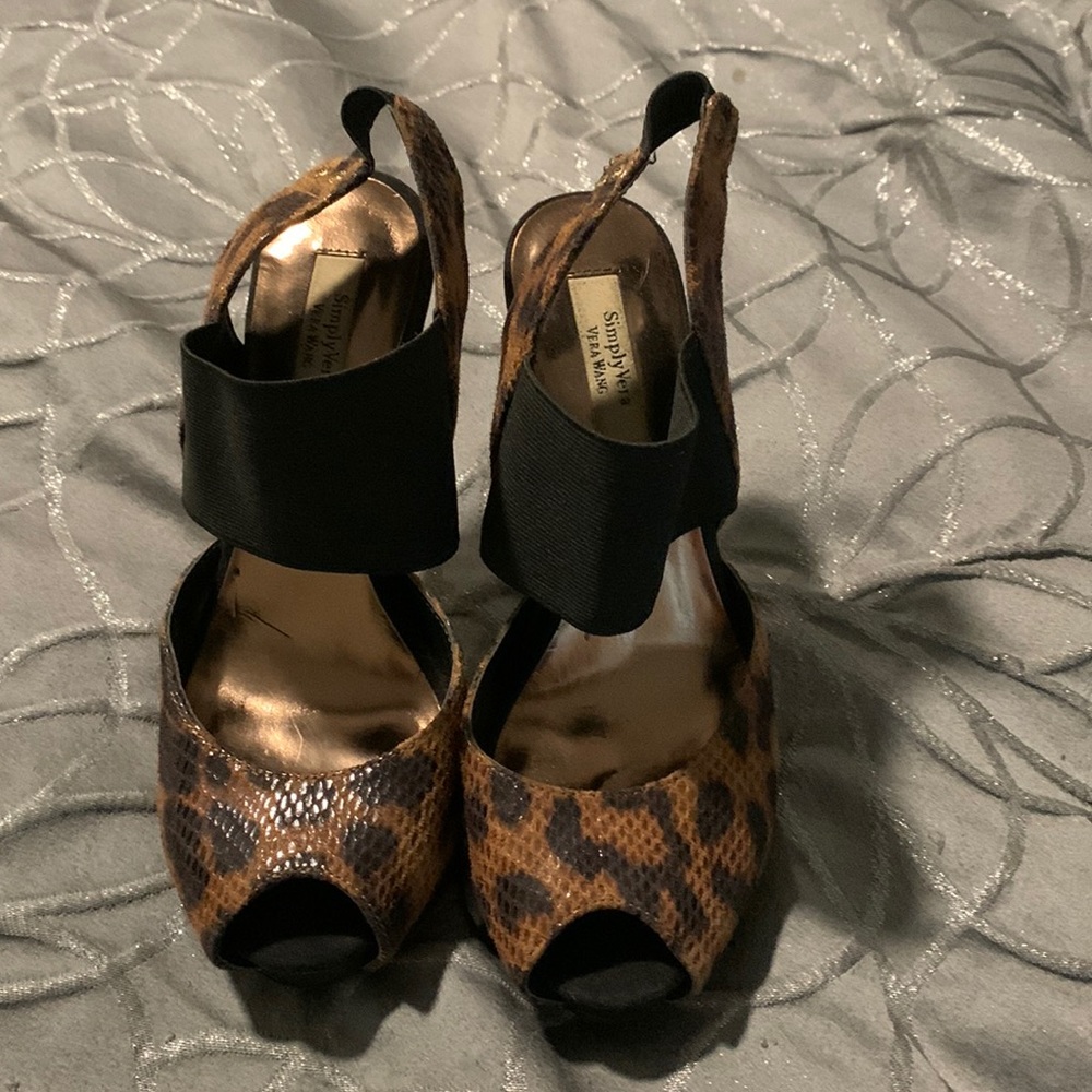 Vera Wang wedge animal print heels size 6